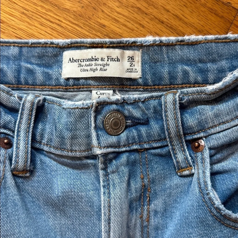 Abercrombie Ultra High Rise Ankle Straight Jean